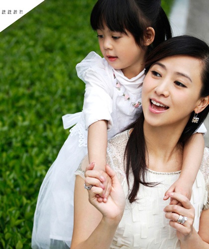 Cựu hoa hậu Ông Hồng vẫn đẹp hoàn hảo ở tuổi 45 - 11 Cựu hoa hậu Ông Hồng vẫn đẹp hoàn hảo ở tuổi 45 - 11