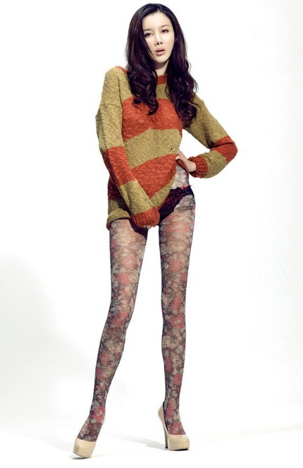 “Mỹ nhân tụt váy” Tôn Phi Phi khoe dáng yêu kiều  - 4