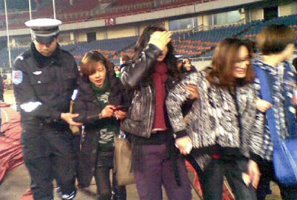 Gần 70 người bị thương tại liveshow Vương Phi - 4 Gần 70 người bị thương tại liveshow Vương Phi - 4