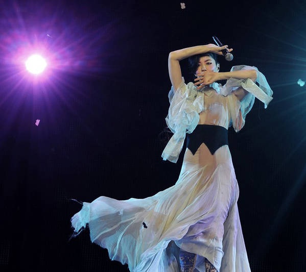 Gần 70 người bị thương tại liveshow Vương Phi - 1 Gần 70 người bị thương tại liveshow Vương Phi - 1