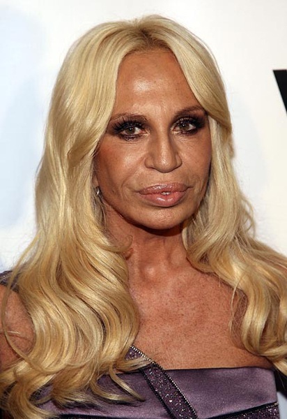 Courtney Love chắc chắn sẽ nhớ gương mặt thời trẻ của mình khi cô chưa bơm môi, và chỉnh sửa mũi.