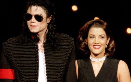 Courtney Love chắc chắn sẽ nhớ gương mặt thời trẻ của mình khi cô chưa bơm môi, và chỉnh sửa mũi.