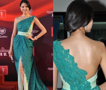 Mỹ nhân “nửa kín, nửa hở” với váy hở lưng - 32 Mỹ nhân “nửa kín, nửa hở” với váy hở lưng - 32