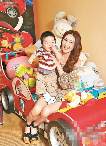 Những gia đình “đặc biệt” của sao - 12