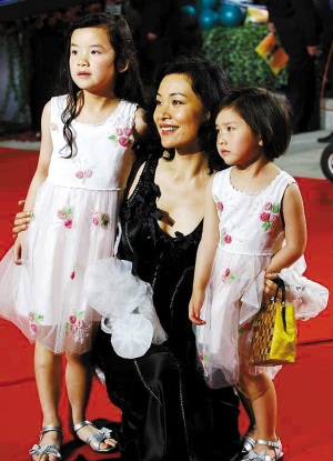 Những gia đình “đặc biệt” của sao - 7