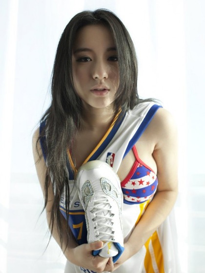 Người mẫu trẻ Trung Quốc tung ảnh nóng ủng hộ thần tượng - 2