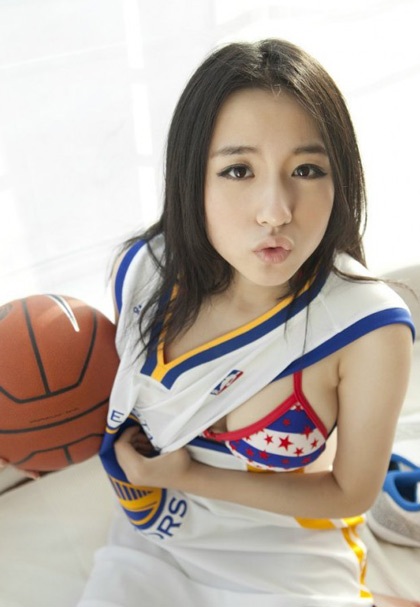 Người mẫu trẻ Trung Quốc tung ảnh nóng ủng hộ thần tượng - 4