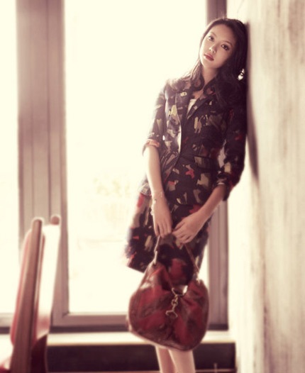 Cựu hoa hậu thế giới khoe dáng đẹp khi trầm mình dưới nước  - 9