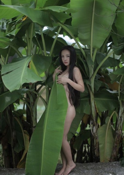 Loạt ảnh người đẹp Gan Lulu “hờ hững” với lụa - 14