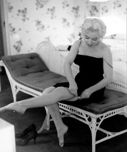 Những bức hình đen trắng độc của “biểu tượng sex” Marilyn Monroe - 4 Những bức hình đen trắng độc của “biểu tượng sex” Marilyn Monroe