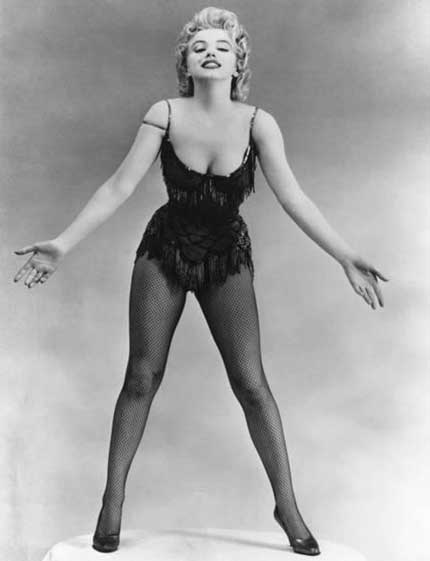 Những bức hình đen trắng độc của “biểu tượng sex” Marilyn Monroe - 7 Những bức hình đen trắng độc của “biểu tượng sex” Marilyn Monroe