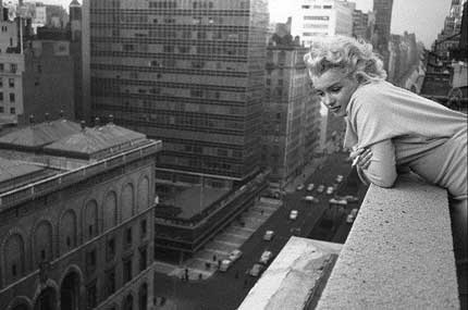 Những bức hình đen trắng độc của “biểu tượng sex” Marilyn Monroe - 12 Những bức hình đen trắng độc của “biểu tượng sex” Marilyn Monroe