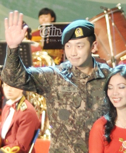 Bi (Rain) chào khán giả bằng tiếng Việt