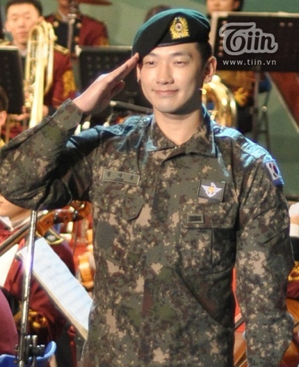 Bi (Rain) chào khán giả bằng tiếng Việt