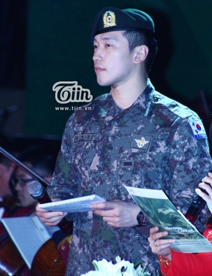 Bi (Rain) chào khán giả bằng tiếng Việt