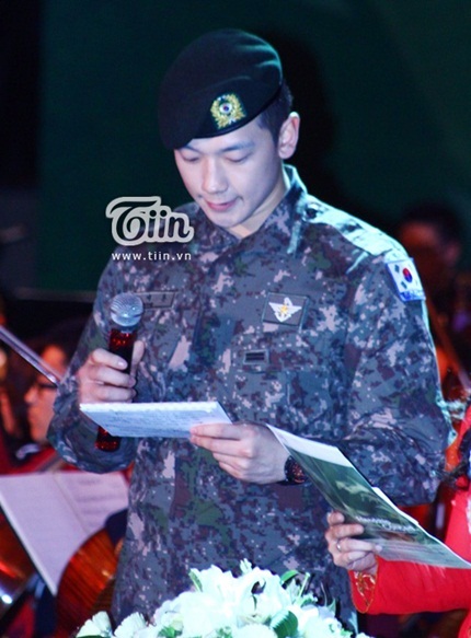 Bi (Rain) chào khán giả bằng tiếng Việt