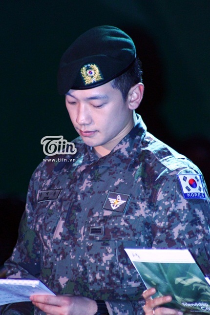 Bi (Rain) chào khán giả bằng tiếng Việt