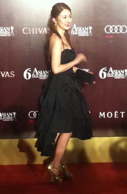 “Thái tử phi” Yoon Eun Hye đẹp đôi bên Lưu Đức Hoa