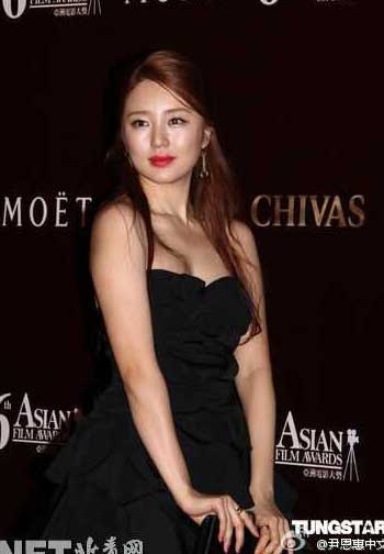 “Thái tử phi” Yoon Eun Hye đẹp đôi bên Lưu Đức Hoa