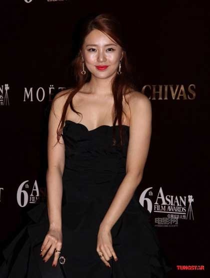 “Thái tử phi” Yoon Eun Hye đẹp đôi bên Lưu Đức Hoa