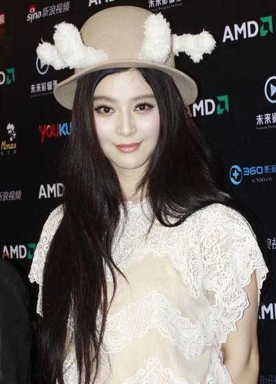 Phong cách thời trang lạ mắt của mỹ nhân Phạm Băng Băng