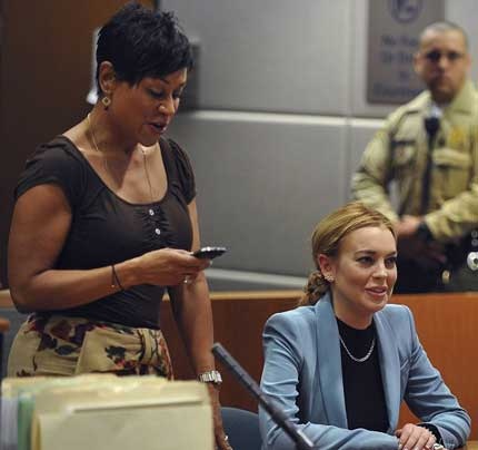 Lindsay Lohan cười tươi vì được “tự do”