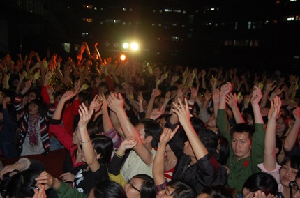 “Cháy” hết mình với rockshow Nhiệt huyết - 10 “Cháy” hết mình với rockshow Nhiệt huyết