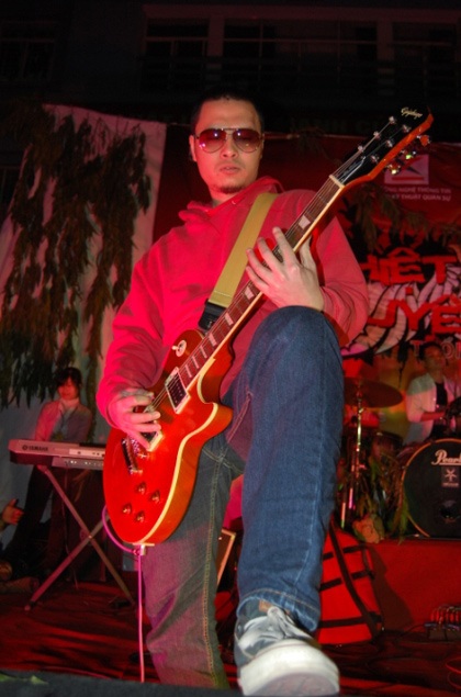 “Cháy” hết mình với rockshow Nhiệt huyết - 7 “Cháy” hết mình với rockshow Nhiệt huyết