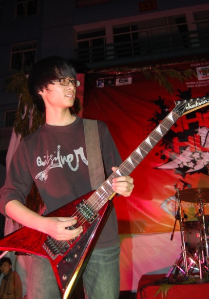 “Cháy” hết mình với rockshow Nhiệt huyết - 8 “Cháy” hết mình với rockshow Nhiệt huyết