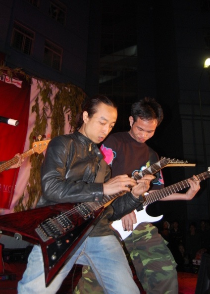 “Cháy” hết mình với rockshow Nhiệt huyết - 9 “Cháy” hết mình với rockshow Nhiệt huyết