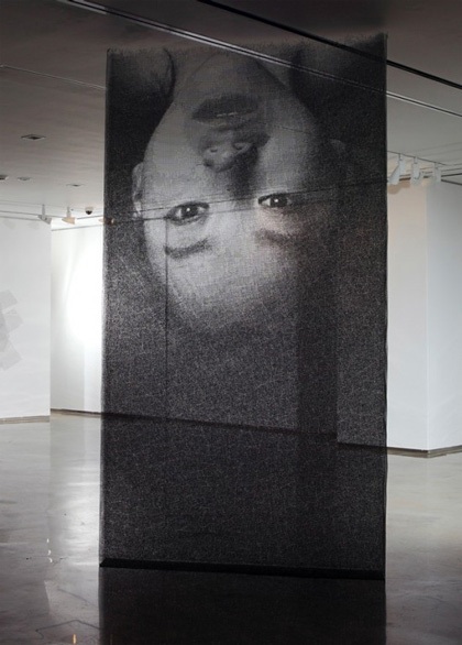 Lạ mắt với những bức chân dung làm từ lưới thép