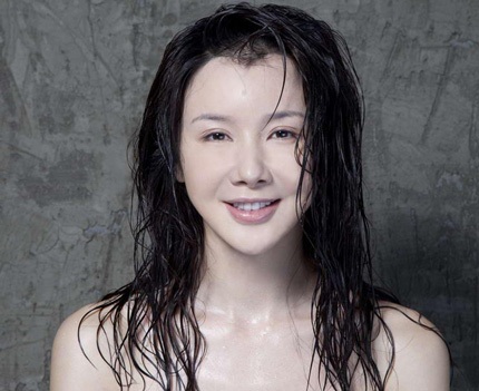 “Mỹ nhân tụt váy” khoe ảnh mặt “mộc”