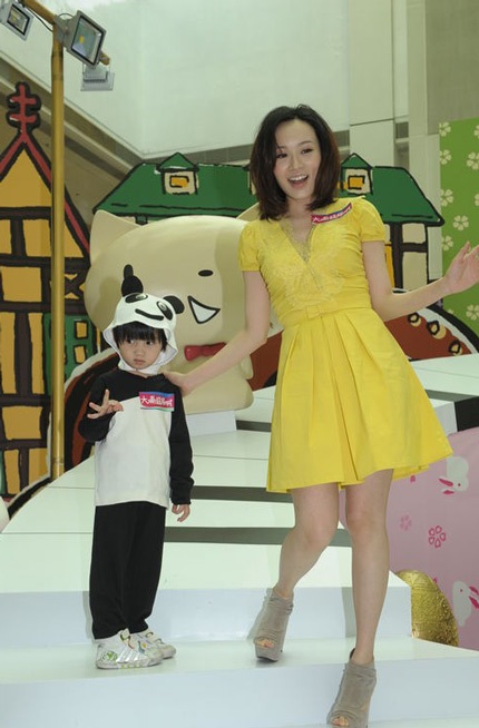 Nữ diễn viên bạc tình Dương Tư Kỳ thon gọn bất ngờ sau sinh 