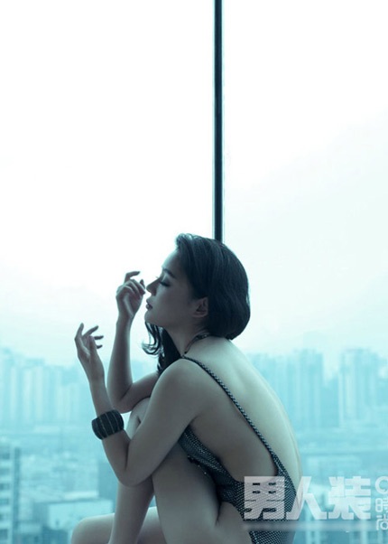 Viên San San gây sốc với ảnh khoe lưng trần, eo thon 