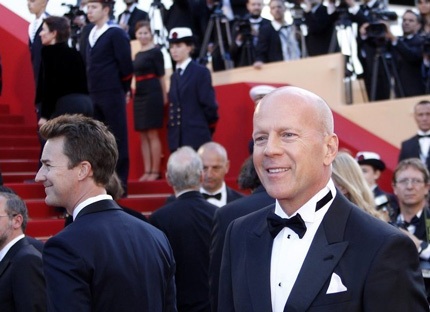 Mỹ nhân mặc gì trong lễ khai mạc LHP Cannes?