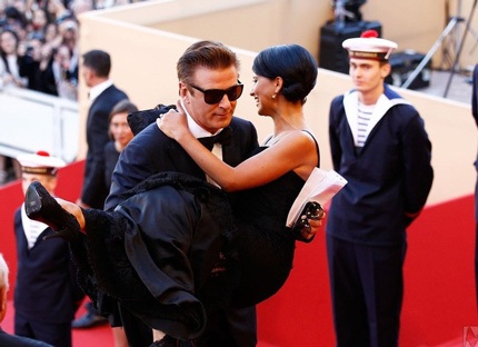 Mỹ nhân mặc gì trong lễ khai mạc LHP Cannes?