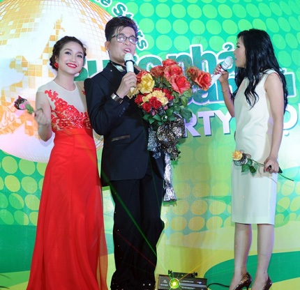 Người đẹp “quậy tưng” trong tiệc sinh nhật BNHV