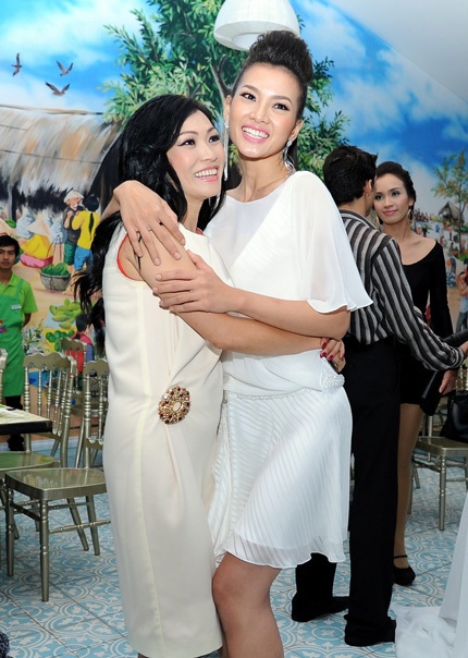 Người đẹp “quậy tưng” trong tiệc sinh nhật BNHV