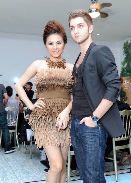 Người đẹp “quậy tưng” trong tiệc sinh nhật BNHV