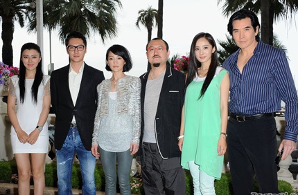 Dương Mịch và bạn trai bị chê cười vì kém ngoại ngữ