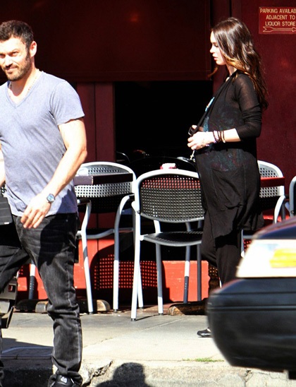 Mỹ nhân gợi tình Megan Fox lần đầu lộ bụng bầu 