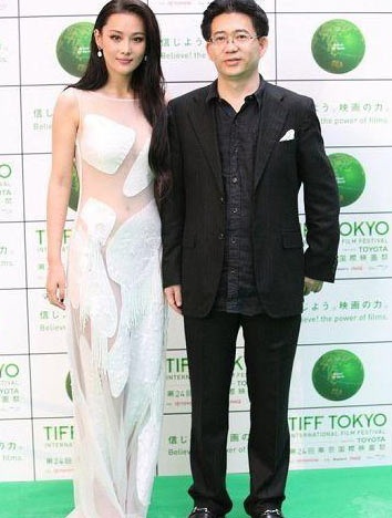 Khi những chiếc váy “phản chủ”…