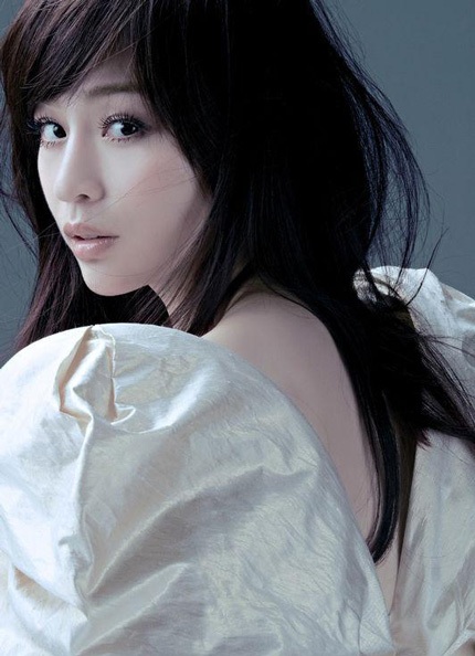 Vương Tâm Lăng nức nở vì bị xem là “người thứ ba”