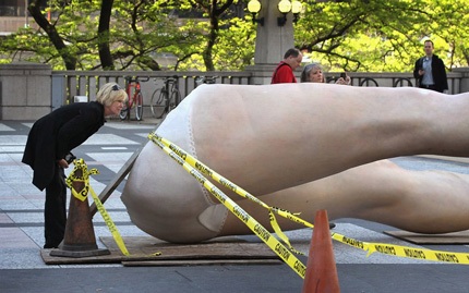 Di chuyển bức tượng khổng lồ về “biểu tượng sex” Marilyn Monroe 