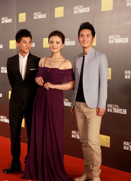 “Mỹ nhân tụt váy” Tôn Phi Phi: Kín trước, hở sau