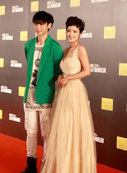 “Mỹ nhân tụt váy” Tôn Phi Phi: Kín trước, hở sau