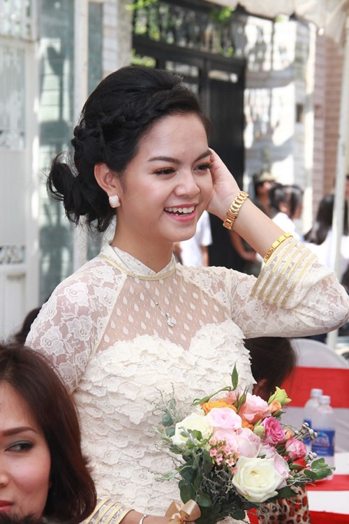 Cô dâu Phạm Quỳnh Anh rạng ngời trong ngày lên xe hoa - 5 Cô dâu Phạm Quỳnh Anh rạng ngời trong ngày lên xe hoa