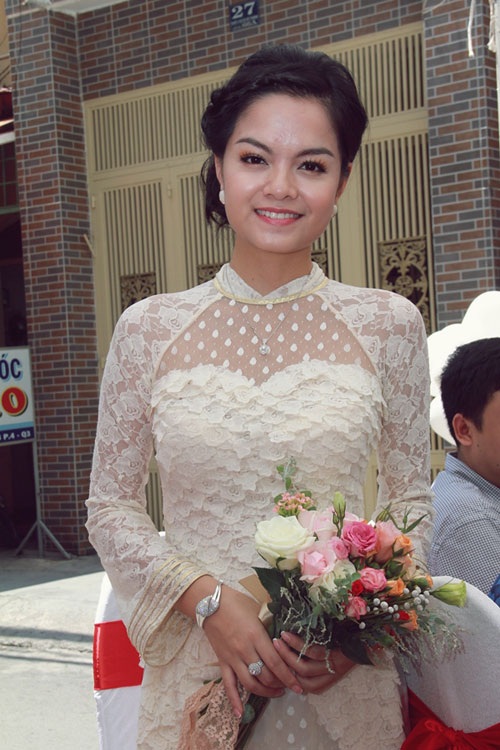 Cô dâu Phạm Quỳnh Anh rạng ngời trong ngày lên xe hoa - 6 Cô dâu Phạm Quỳnh Anh rạng ngời trong ngày lên xe hoa