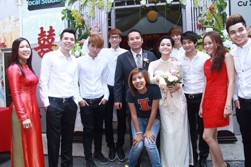 Cô dâu Phạm Quỳnh Anh rạng ngời trong ngày lên xe hoa - 8 Cô dâu Phạm Quỳnh Anh rạng ngời trong ngày lên xe hoa