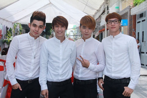 Cô dâu Phạm Quỳnh Anh rạng ngời trong ngày lên xe hoa - 9 Cô dâu Phạm Quỳnh Anh rạng ngời trong ngày lên xe hoa